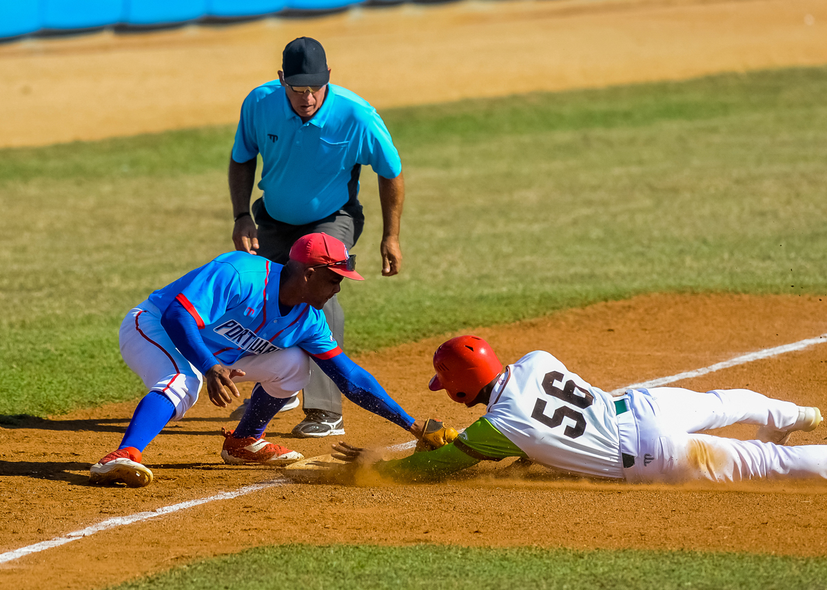 Agricultores vs. Portuarios, liga élite de béisbol Agricultores vs. Portuarios, liga élite de béisbol