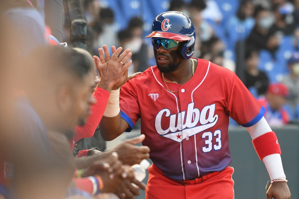 Yadir Drake en el Clásico Mundial de Béisbol por Cuba Yadir Drake en el Clásico Mundial de Béisbol por Cuba