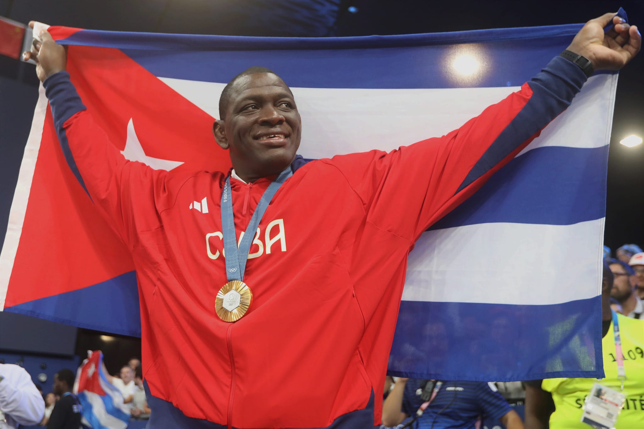 Mijaín con su medalla de París 2024. Mijaín con su medalla de París 2024.