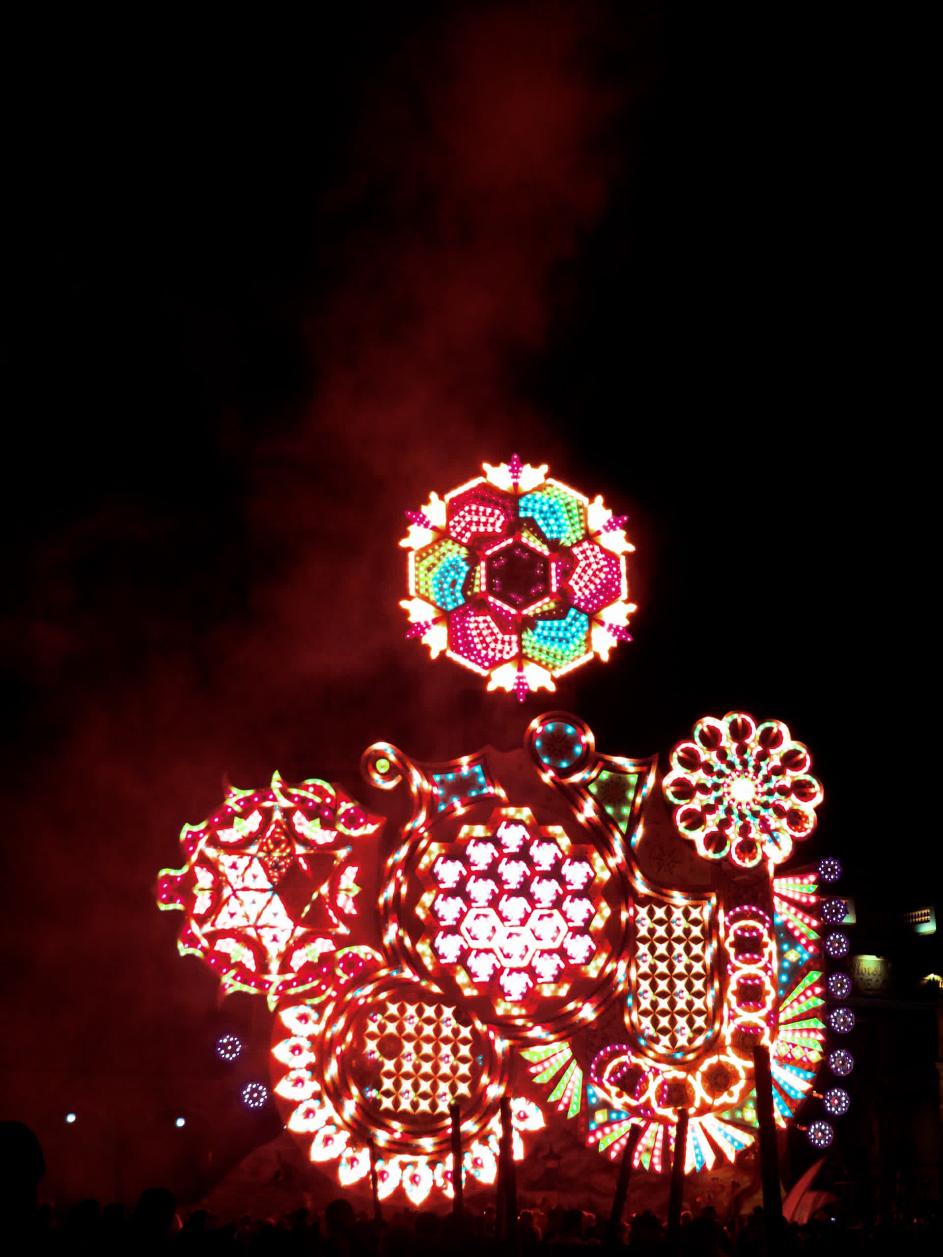 Luces, música y fuegos artificiales entre los barrios El Carmen y San Salvador Luces, música y fuegos artificiales entre los barrios El Carmen y San Salvador