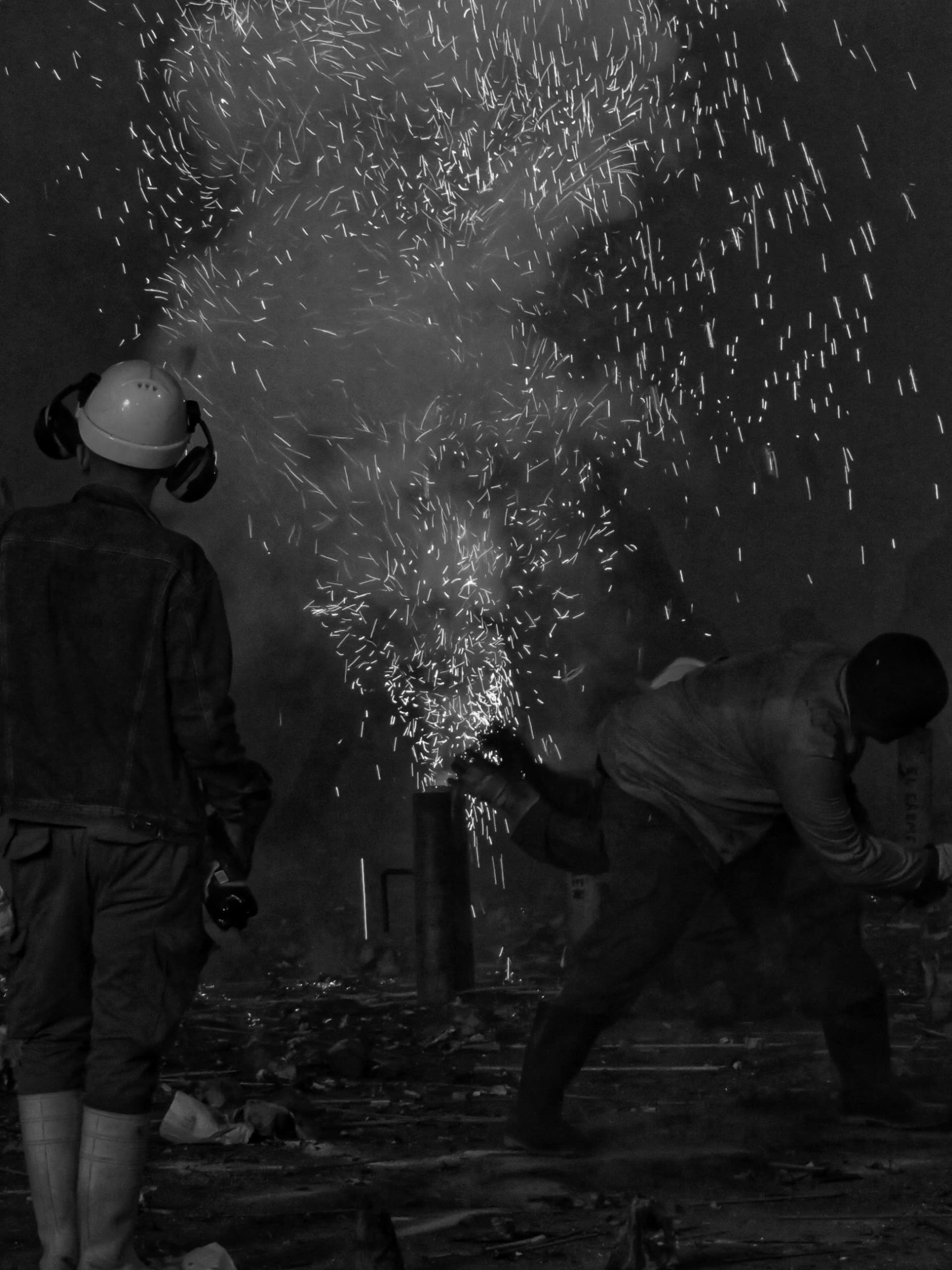 Luces, música y fuegos artificiales entre Lis barrios El Carmen y San Salvador Luces, música y fuegos artificiales entre Lis barrios El Carmen y San Salvador