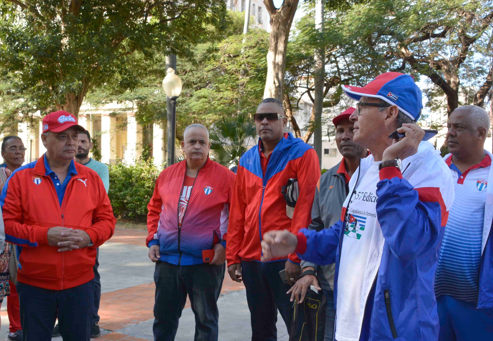 Con el lanzamiento de las tomas deportivas Siempre Joven, el sistema deportivo cubano recibe el 2025 con un renovado espíritu. Con el lanzamiento de las tomas deportivas Siempre Joven, el sistema deportivo cubano recibe el 2025 con un renovado espíritu.