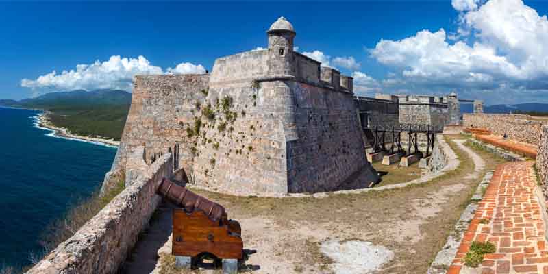 Castillo de San Pedro de la Roca, Santiago de Cuba Castillo de San Pedro de la Roca, Santiago de Cuba