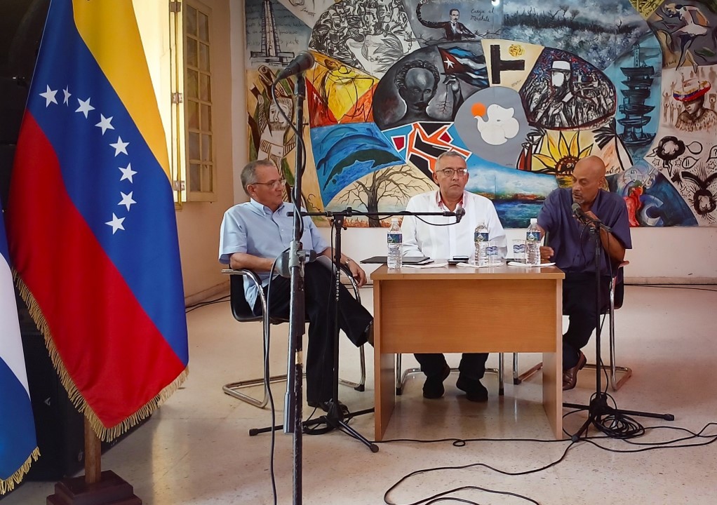 Espacio de Pensamiento: “Venezuela bajo el asedio imperial: riesgos para América Latina y el Caribe como zona de paz”. Foto: Tomada de Casa Alba Habana / Facebook Espacio de Pensamiento: “Venezuela bajo el asedio imperial: riesgos para América Latina y el Caribe como zona de paz”. Foto: Tomada de Casa Alba Habana / Facebook