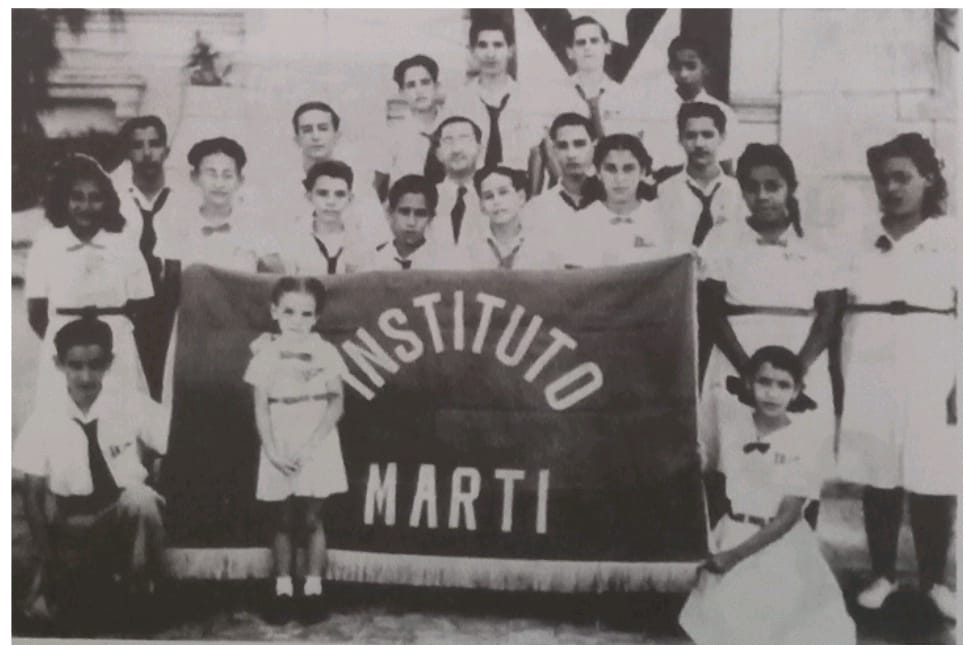 Frank País niño y su maestro