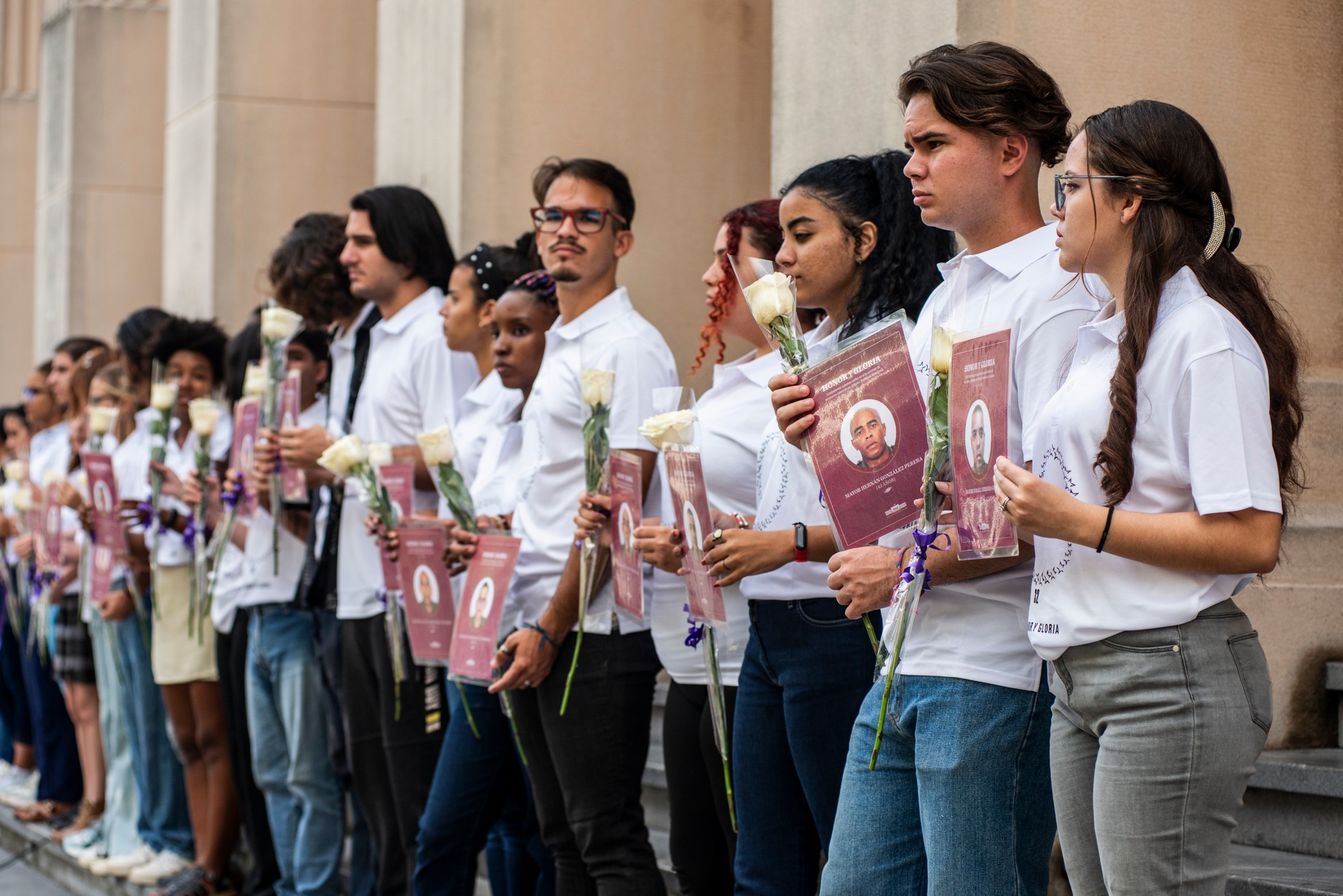 El Alma Mater extiende sus brazos esta vez para denunciar la barbarie