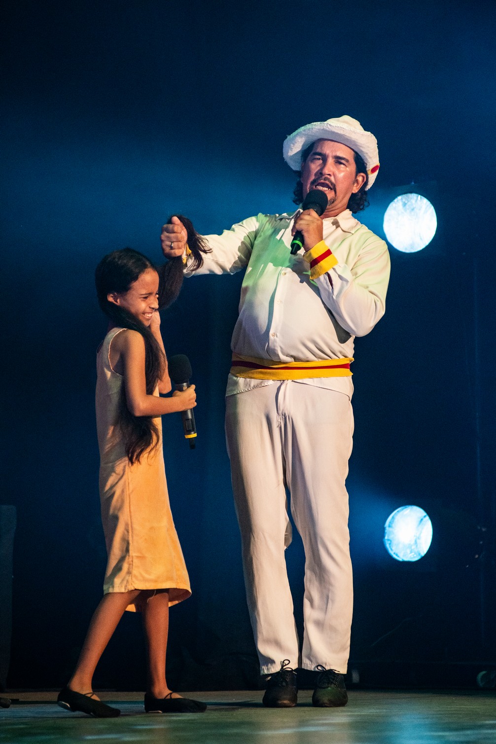  Que sean mil voces, dos mil, ¡Un millón o más!
